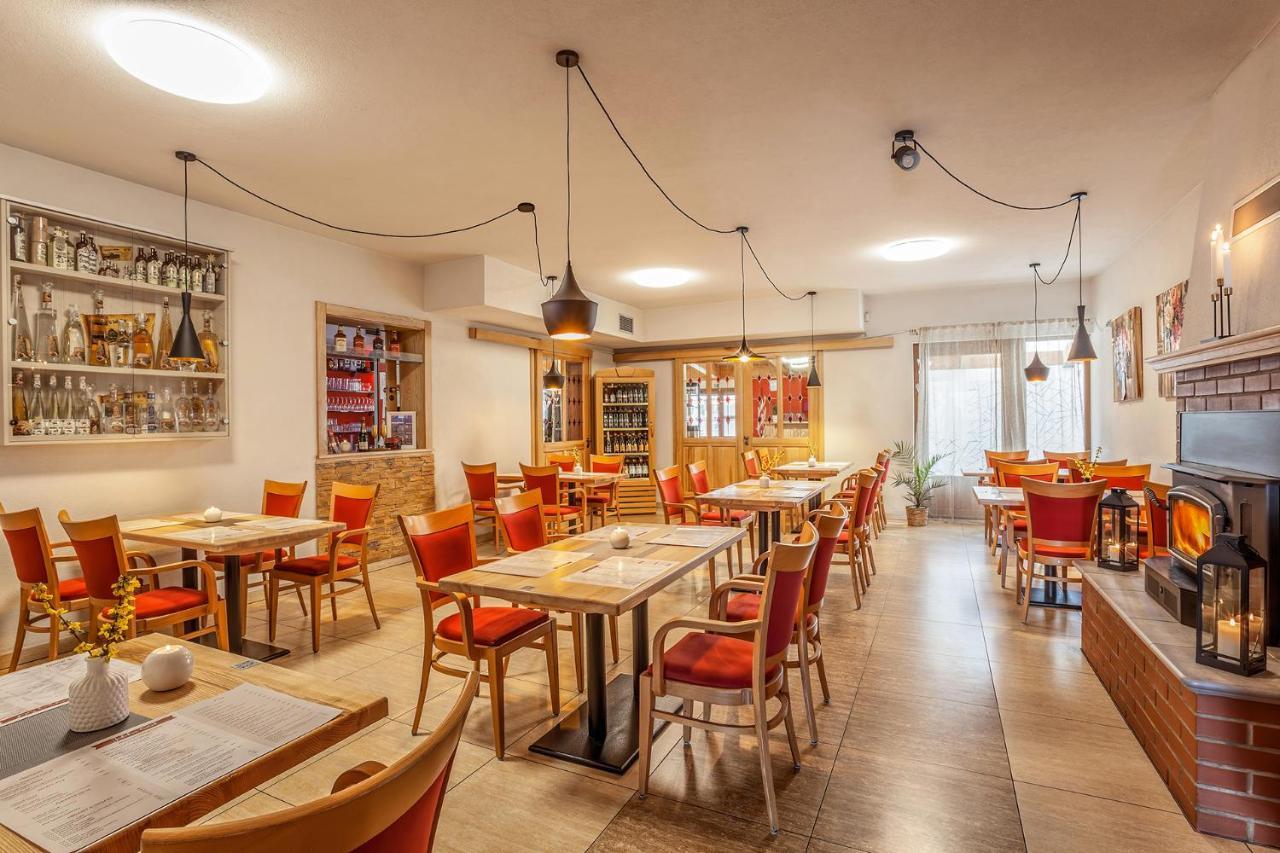 Wellness & Restaurant U Fandy Hotel Lhotka  Exterior photo